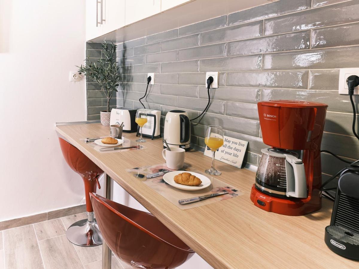 "Under The Olive Tree"- Beautiful Apartment In The Heart Of Atenas Exterior foto