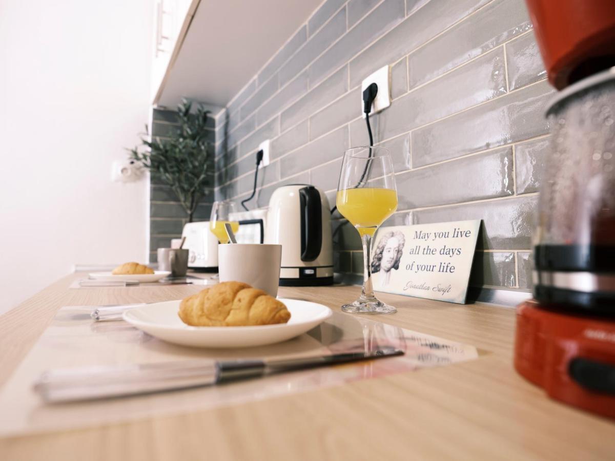 "Under The Olive Tree"- Beautiful Apartment In The Heart Of Atenas Exterior foto